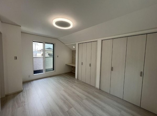 東香里元町　新築一戸建ての内装|洋室8.437帖
■物件内覧・資金計画相談・住宅ローン相談、リフォーム相談、お問合せ受付中■
※当日・翌日のご内覧、ご相談はお電話でのお問合せがスムーズです！