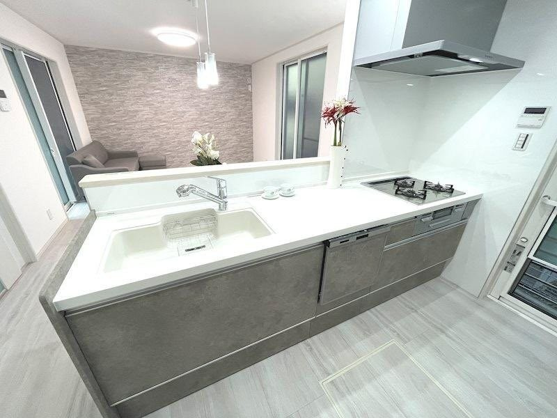 東香里元町　新築一戸建てのキッチン|システムキッチン　食器洗い乾燥機
■物件内覧・資金計画相談・住宅ローン相談、リフォーム相談、お問合せ受付中■
※当日・翌日のご内覧、ご相談はお電話でのお問合せがスムーズです！