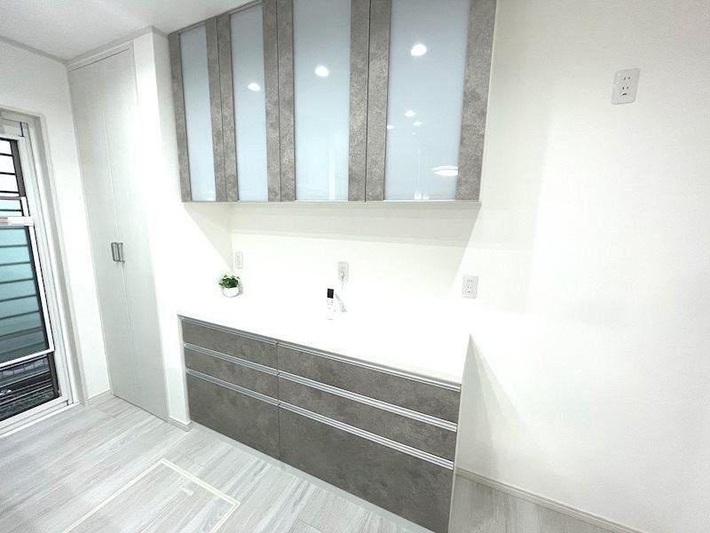 東香里元町　新築一戸建ての内装|キッチン　カップボード
■物件内覧・資金計画相談・住宅ローン相談、リフォーム相談、お問合せ受付中■
※当日・翌日のご内覧、ご相談はお電話でのお問合せがスムーズです！