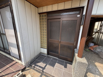 【エントランス】 | 本町貸戸建て | 清潔なエントランスです