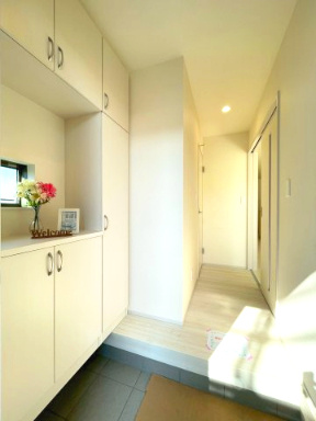 沼津市市中沢田Ⅰ　新築戸建　全6棟　B棟　　の玄関