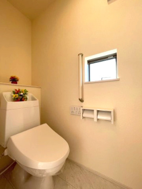 沼津市市中沢田Ⅰ　新築戸建　全6棟　B棟　　の発電・温水設備|温水洗浄便座