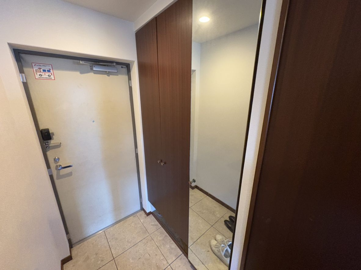 アーバンパレス国分の玄関|シューズボックス付きの玄関です☆