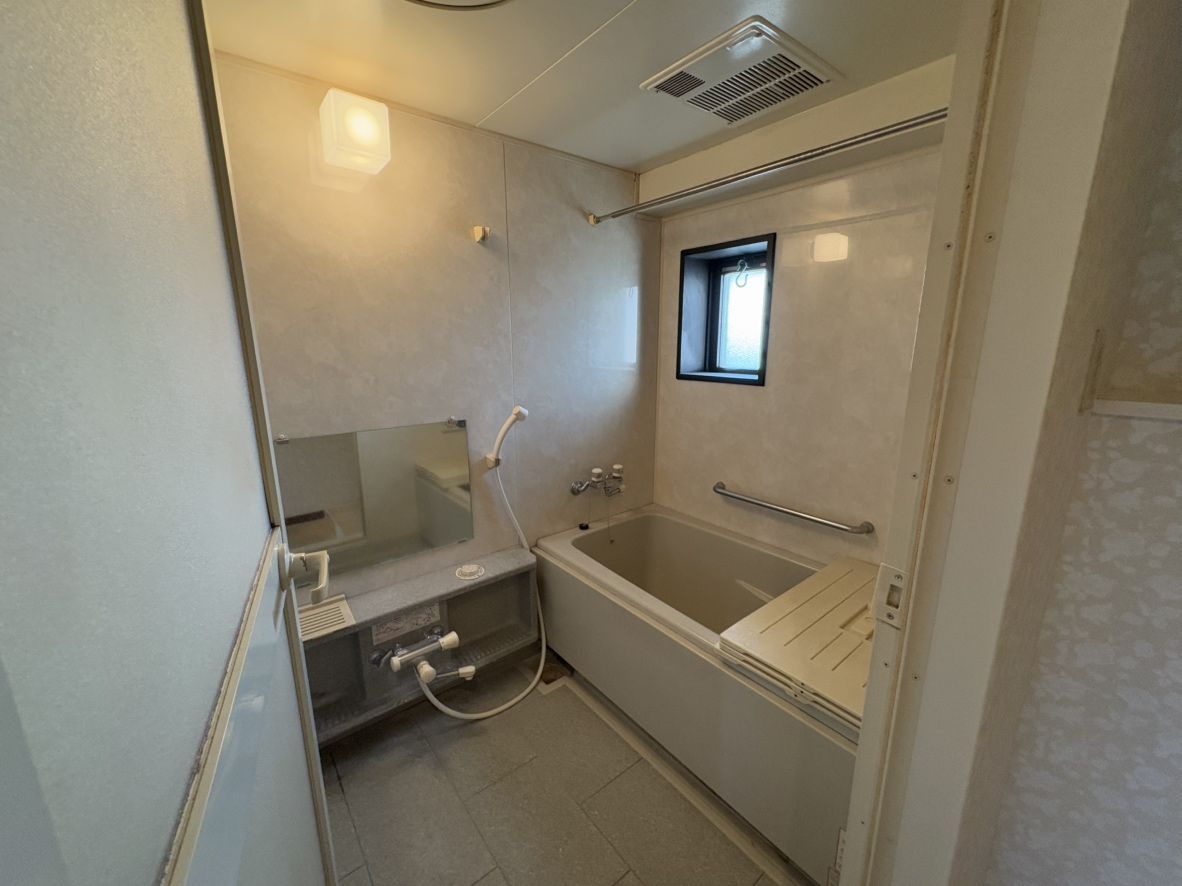 アーバンパレス国分の浴室|落ち着いた空間のお風呂です♪