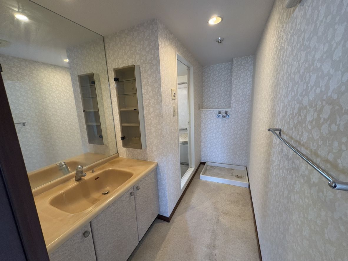 アーバンパレス国分の洗面所|広い洗面スペースです★