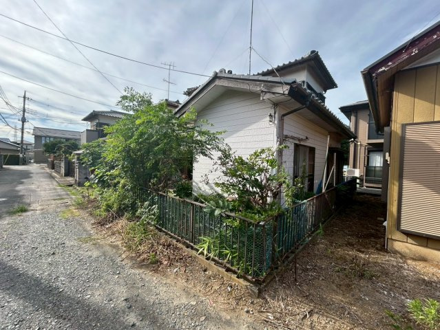 土浦市神立町　中古戸建の前面道路含む現地写真