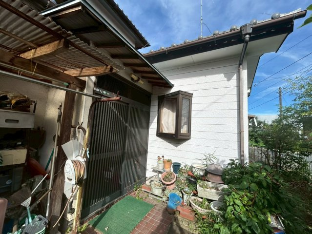 土浦市神立町　中古戸建の前面道路含む現地写真