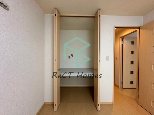 姫路市飾磨区構３丁目のハイツの収納
