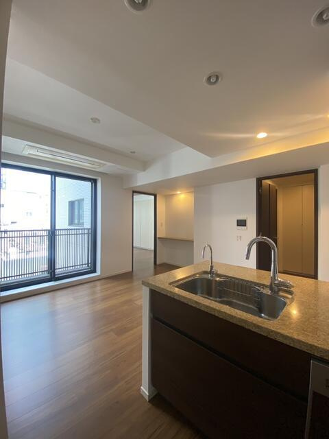 テラス渋谷美竹の居間・リビング| 明るい光の入るリビングダイニングです