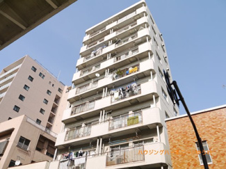 【外観】 | 洗練された印象の外観で訪れる人の記憶にも残るスタイリッシュな邸宅。