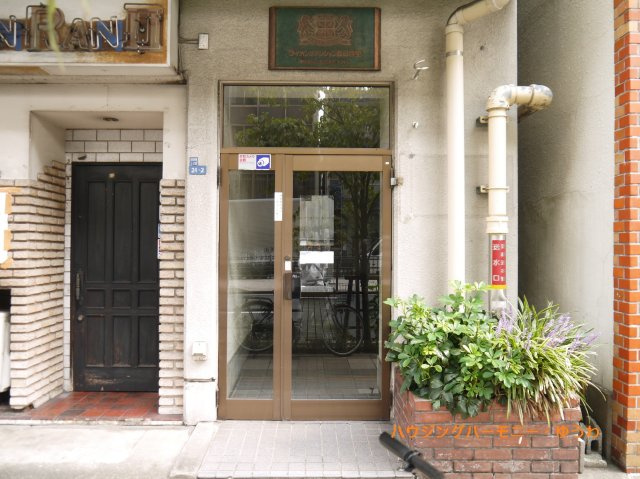 【エントランス】 | ライオンズマンション西日暮里 | 清廉とされたエントランスになっています。