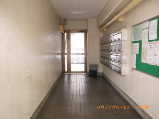 【その他共用部分】 | 管理良好なエントランス内です。