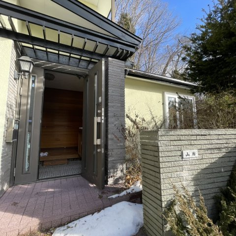 室蘭市知利別町3丁目18-7戸建のエントランス|落ち着いたエントランスです