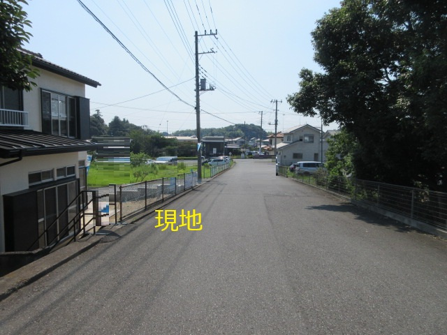 中古戸建　熊谷市冑山138-2（リフォーム住宅）の前面道路含む現地写真