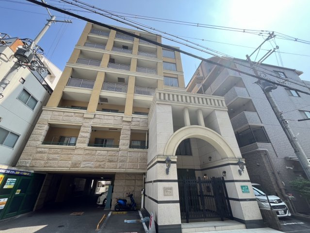 サイプレス小阪駅前の外観