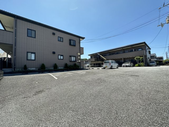 ミルキーハウス 北棟の駐車場