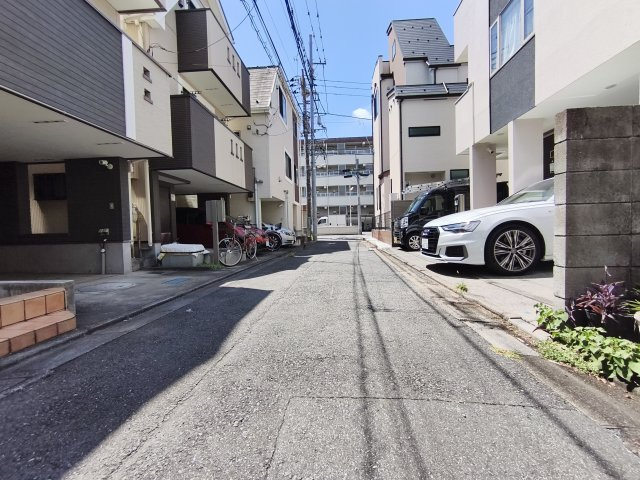 練馬区北町2丁目の前面道路含む現地写真|行き止まりの為、前面道路は車の往来が少なく安心の立地
