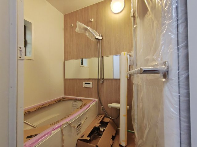 練馬区北町2丁目の浴室|浴室は新規交換につき快適です
雨の日のお洗濯や寒い冬場の入浴に便利な浴室換換気乾燥機が標準装備です