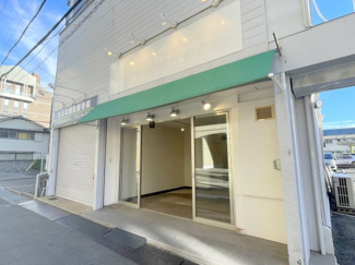 【外観】 | 伊丹中央貸店舗　西側 | ※写真は（2025.10.11）撮影分です
※現状有姿・居抜き物件です
※従前ご契約（和菓子店舗）使用の外装です