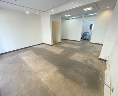 【内装】 | 伊丹中央貸店舗　西側 | ※写真は（2025.10.11）撮影分です
※現状有姿・居抜き物件です
※従前ご契約（和菓子店舗）使用の外装です