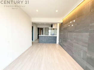 リビングダイニングは家族や友人とのコミュニケーションを楽しむ場所でくつろぎながら食事や会話を楽しめ、多目的に利用できリラックスできる空間です。家庭内の中心として機能し、快適な生活をサポートします。