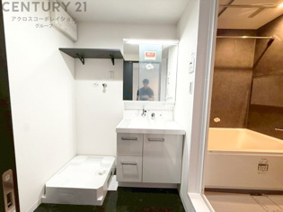 衣服の収納や脱ぎ着や整理整頓がしやすく、湿った衣類を乾燥させるスペースがありカビや臭いの発生を防ぎます。床の汚れを他の部屋に持ち込まず清潔を保つことができます。また快適な入浴環境の整備にも役立ちます。