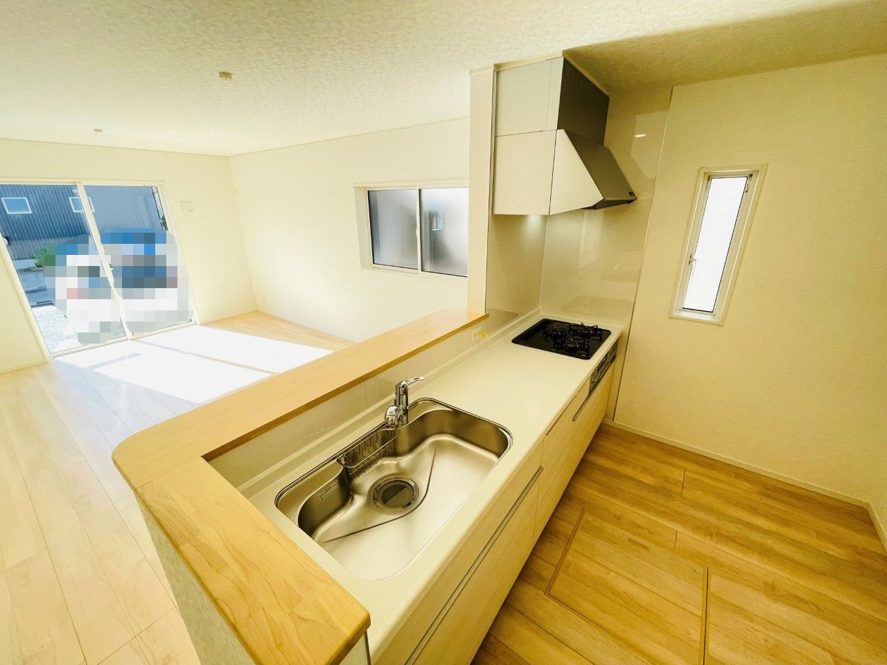 豊田市小坂町第6　新築分譲住宅　全1棟　1号棟のキッチン|浄水器一体型水栓です。