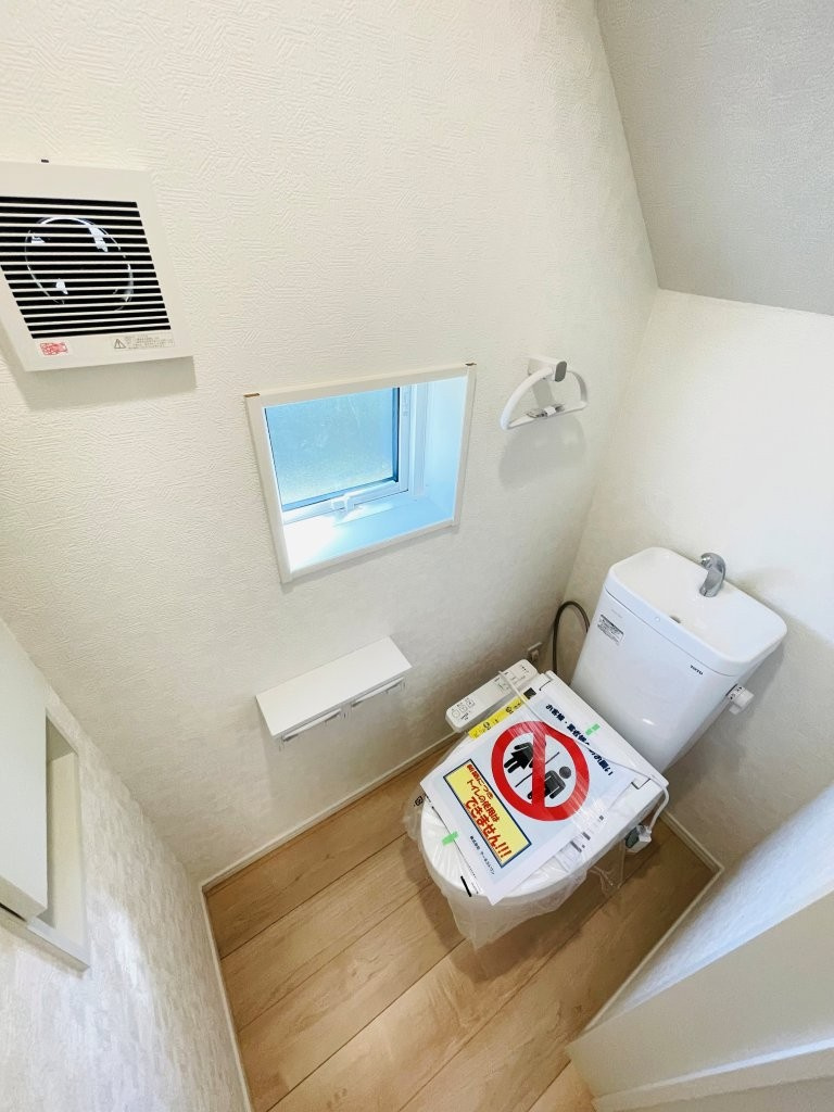 豊田市小坂町第6　新築分譲住宅　全1棟　1号棟のトイレ|1階、2階とも温水洗浄機能付きトイレです。
