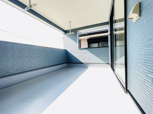 豊田市小坂町第6　新築分譲住宅　全1棟　1号棟のバルコニー|多用途に使えるインナーバルコニー付き。突然の雨でも安心です♪
