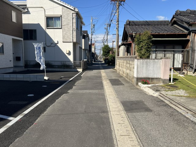 碧南市相生町第1（新築一戸建）の前面道路含む現地写真