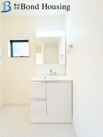小中学校徒歩10分圏内・長期優良住宅　学園東町　全2棟　2号棟の独立洗面台