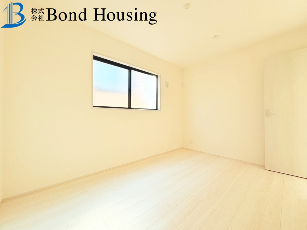 小中学校徒歩10分圏内・長期優良住宅　学園東町　全2棟　2号棟の洋室