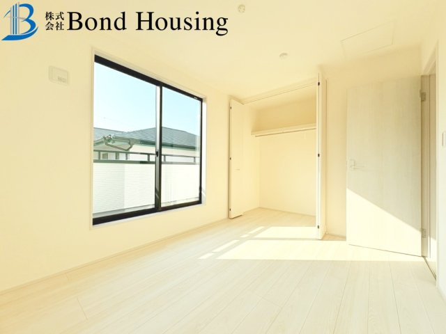 小中学校徒歩10分圏内・長期優良住宅　学園東町　全2棟　2号棟の洋室