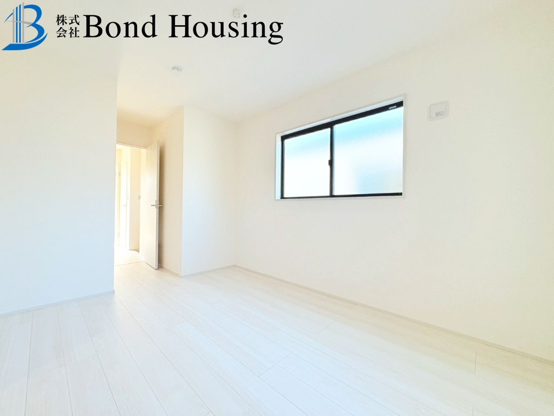 小中学校徒歩10分圏内・長期優良住宅　学園東町　全2棟　2号棟の洋室