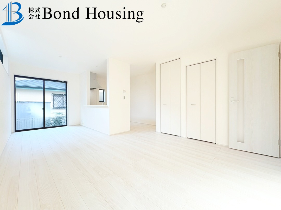 小中学校徒歩10分圏内・長期優良住宅　学園東町　全2棟　2号棟の居間・リビング