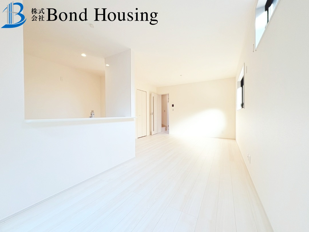 小中学校徒歩10分圏内・長期優良住宅　学園東町　全2棟　2号棟の居間・リビング