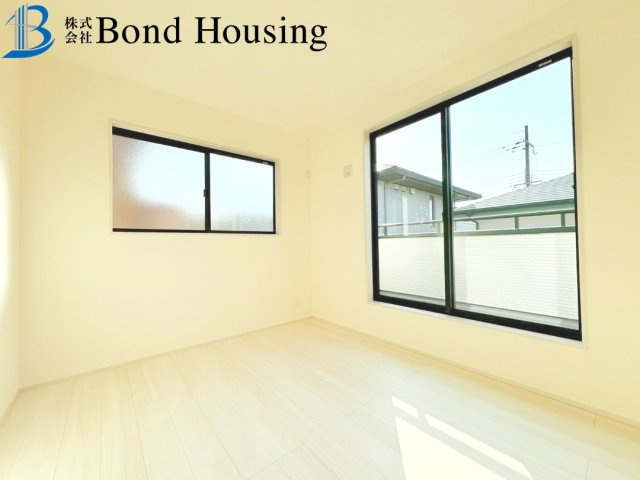 小中学校徒歩10分圏内・長期優良住宅　学園東町　全2棟　2号棟の洋室