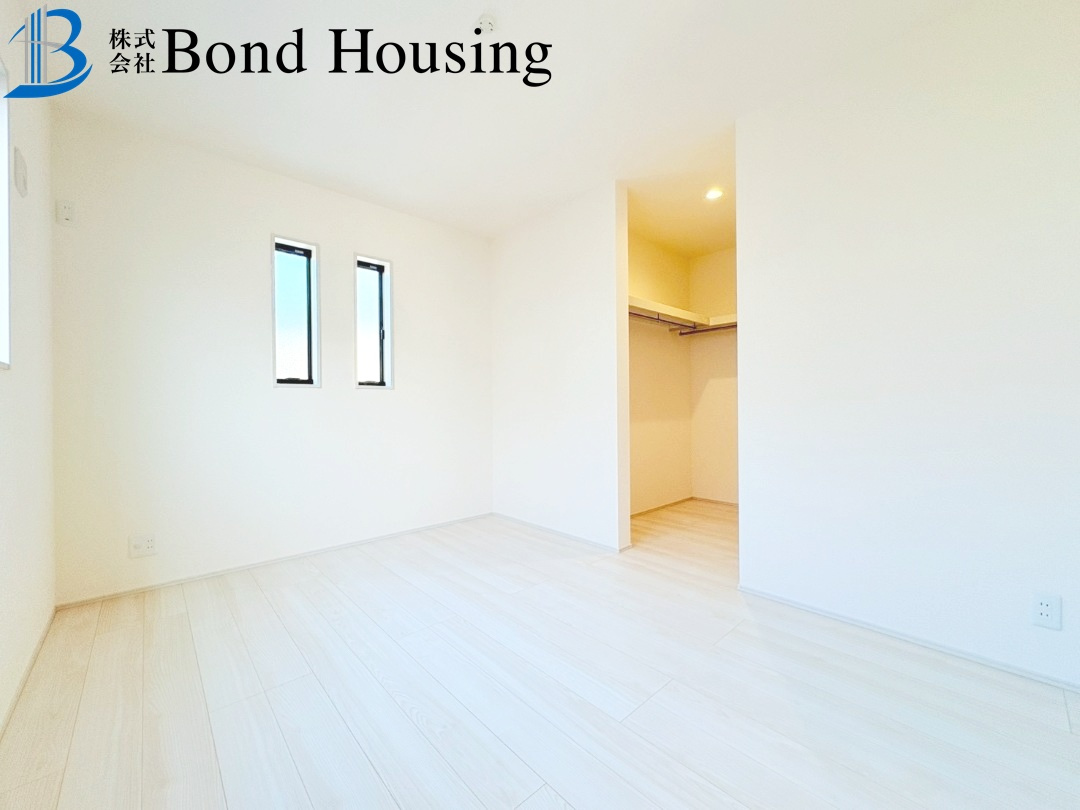 小中学校徒歩10分圏内・長期優良住宅　学園東町　全2棟　2号棟の洋室