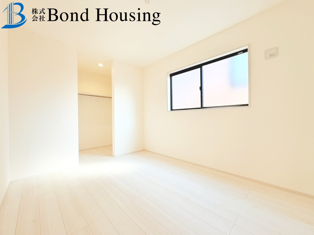 小中学校徒歩10分圏内・長期優良住宅　学園東町　全2棟　2号棟の洋室