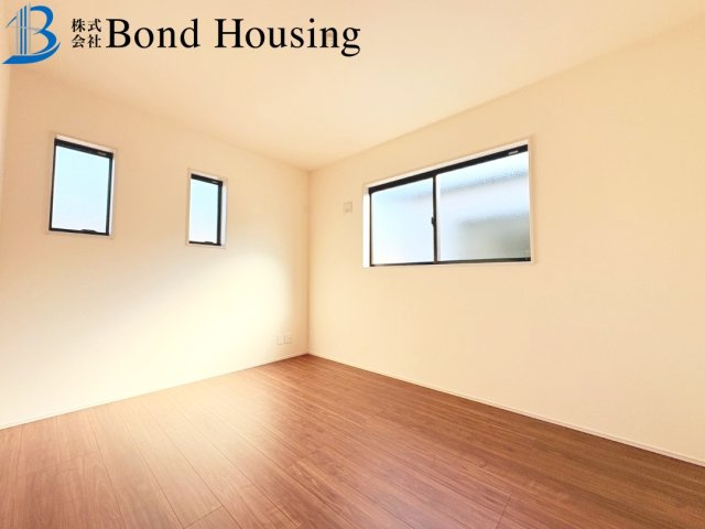 小中学校徒歩10分圏内・長期優良住宅　学園東町　全2棟　1号棟の洋室