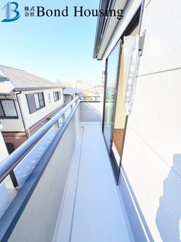 小中学校徒歩10分圏内・長期優良住宅　学園東町　全2棟　1号棟のバルコニー