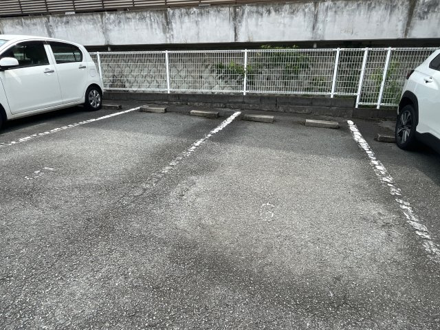 ロイヤルハイツⅡの駐車場