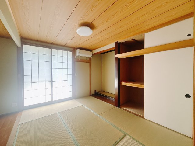 【中古戸建】本庄市小島南3丁目の和室|■1階和室｜和室を書斎にしたり、冬にはコタツを敷いて家族みんなで年越しをするのもいいですね。家族みんなのお気に入りの空間になります♪