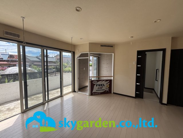 秦野市ひばりケ丘　中古戸建の居間・リビング