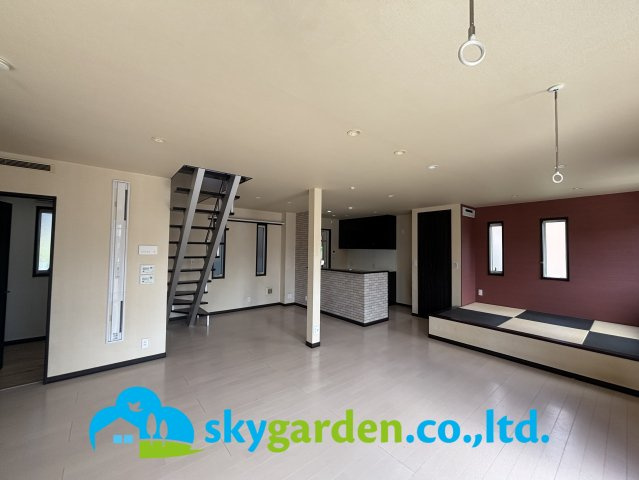 秦野市ひばりケ丘　中古戸建の居間・リビング