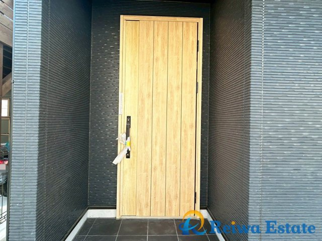 新築戸建　茅ヶ崎市柳島1丁目の玄関