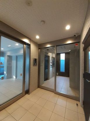 ジーヴイ　アリイ　アサクサのロビー