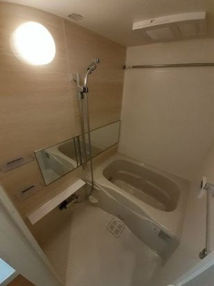 ジーヴイ　アリイ　アサクサの浴室