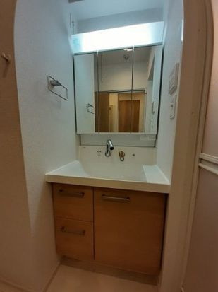 ジーヴイ　アリイ　アサクサの独立洗面台