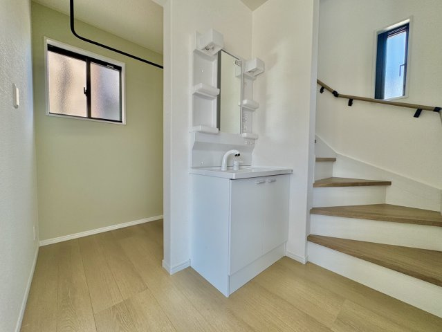 土浦市中新築一戸建ての独立洗面台